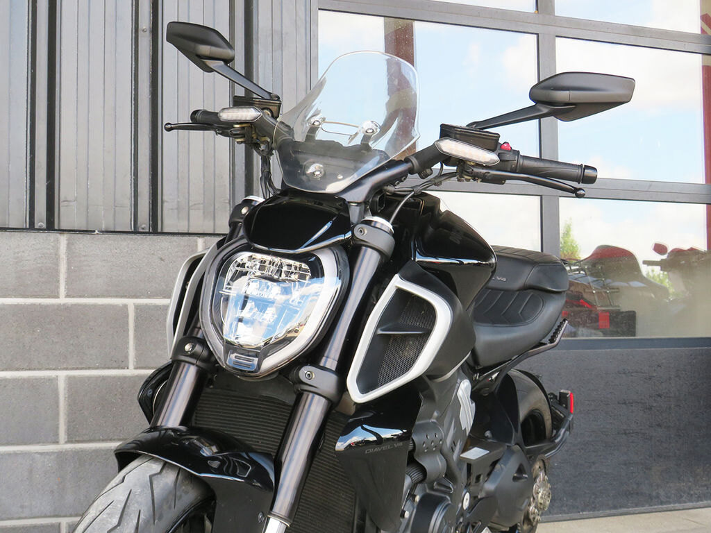 2023 Ducati Diavel 4 Thrilling Black