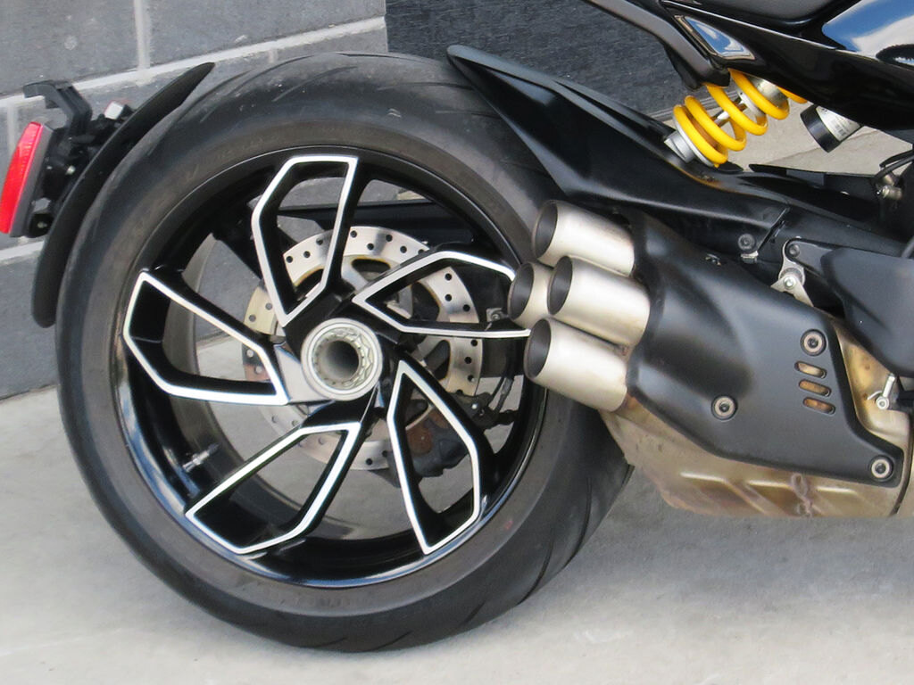 2023 Ducati Diavel 4 Thrilling Black