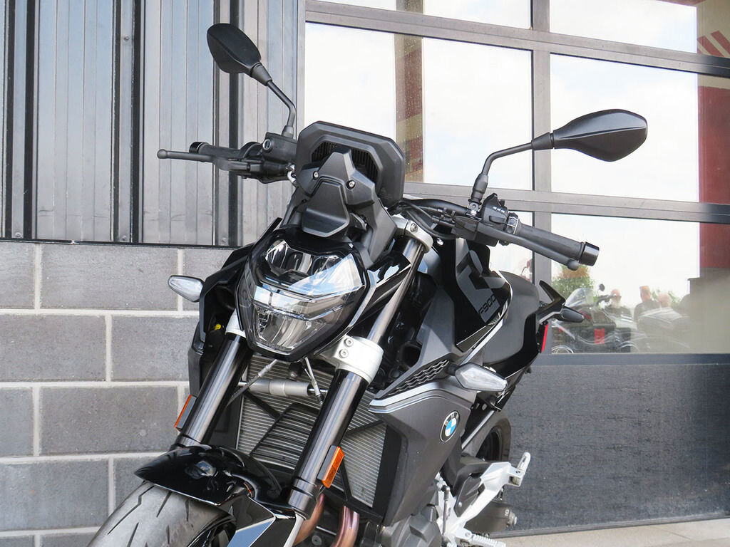 2026 BMW F 900 R Triple Black