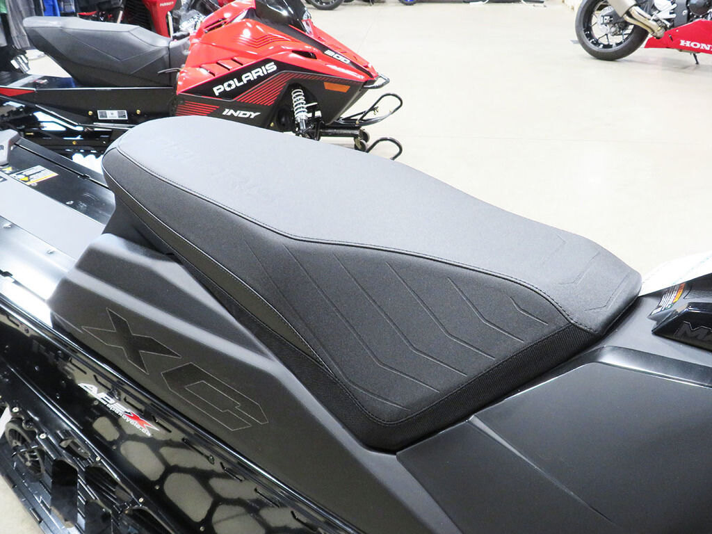 2027 Polaris 850 Switchback XC 146 1.35 7S Gloss Black