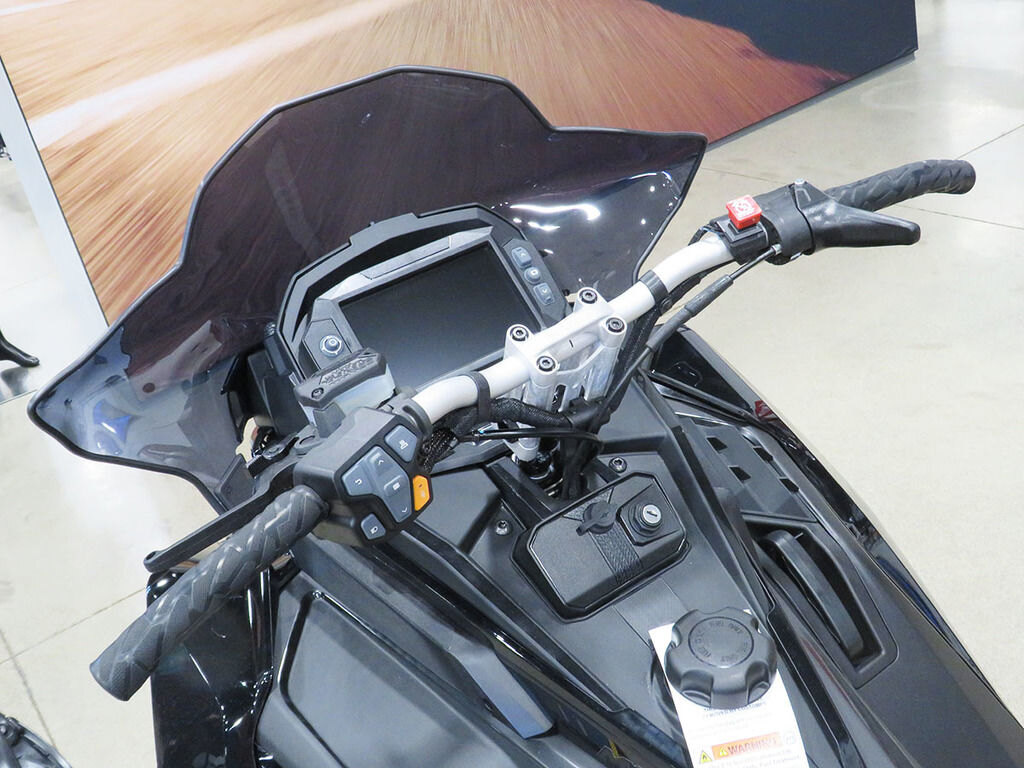 2027 Polaris 850 Switchback XC 146 1.35 7S Gloss Black