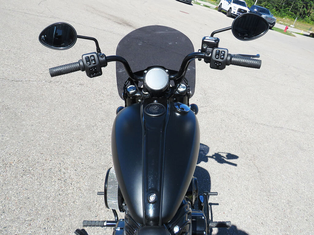 2023 Indian Motorcycle Chief Bobber Dark Horse Black Smoke