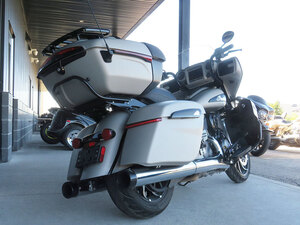 2022 Indian Motorcycle Roadmaster Dark Horse Silver Quartz Smoke