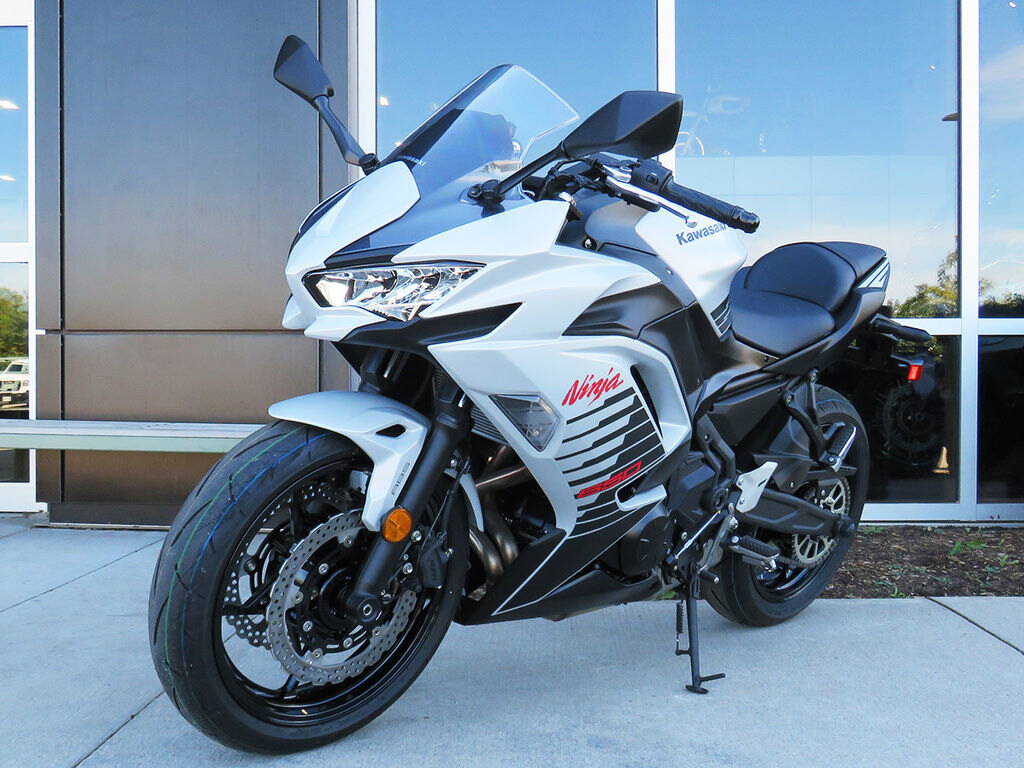 2026 Kawasaki Ninja 650 Metallic Matte Whitish Silver