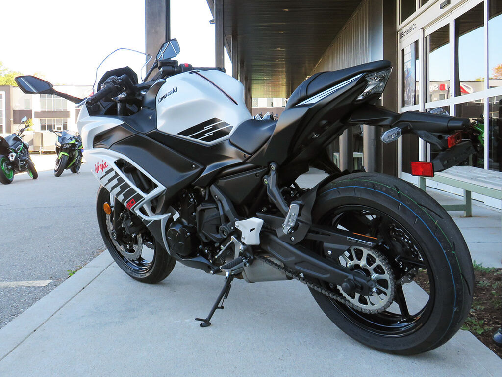 2026 Kawasaki Ninja 650 Metallic Matte Whitish Silver