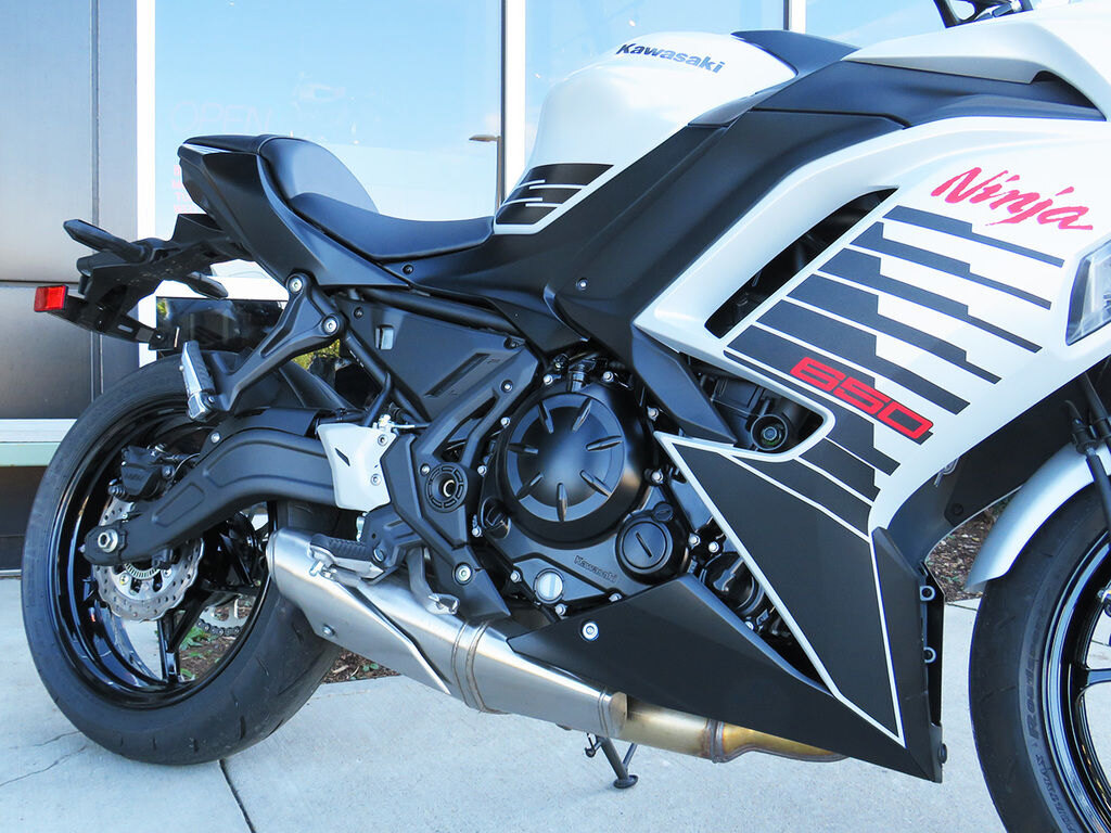 2026 Kawasaki Ninja 650 Metallic Matte Whitish Silver
