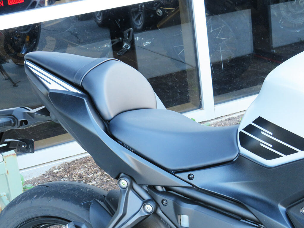 2026 Kawasaki Ninja 650 Metallic Matte Whitish Silver