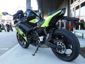 2026 Kawasaki Ninja 650 Metallic Yellowish Green