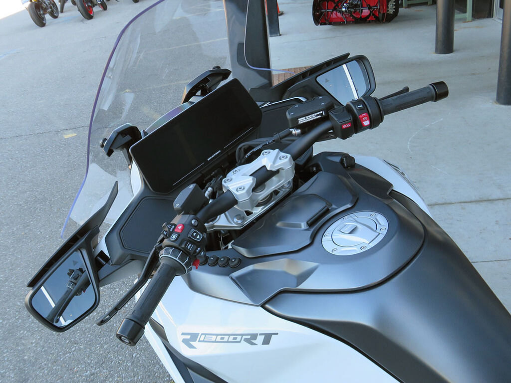 2027 BMW R 1300 RT Alpine white 3