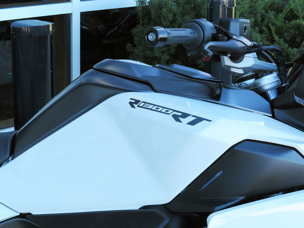 2027 BMW R 1300 RT Alpine white 3