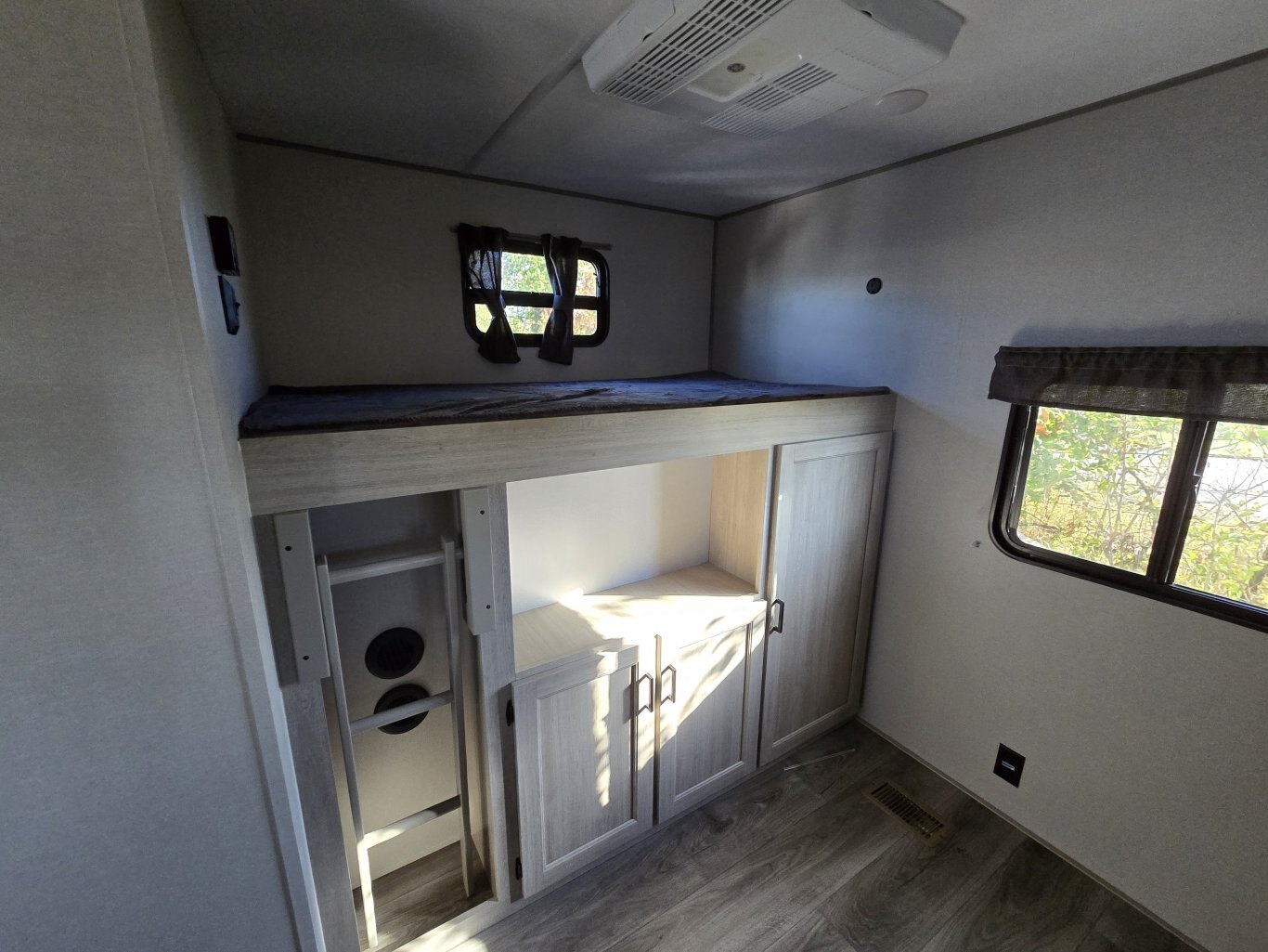 2025 Coachmen Catalina Legacy Edition 323BHDSCK