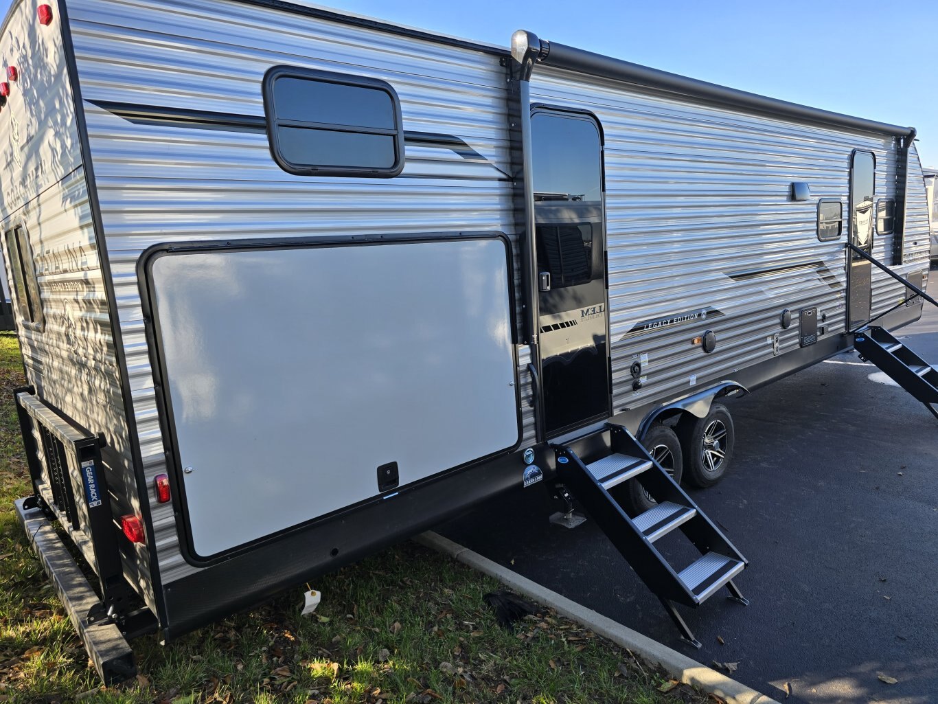 2025 Coachmen Catalina Legacy Edition 323BHDSCK