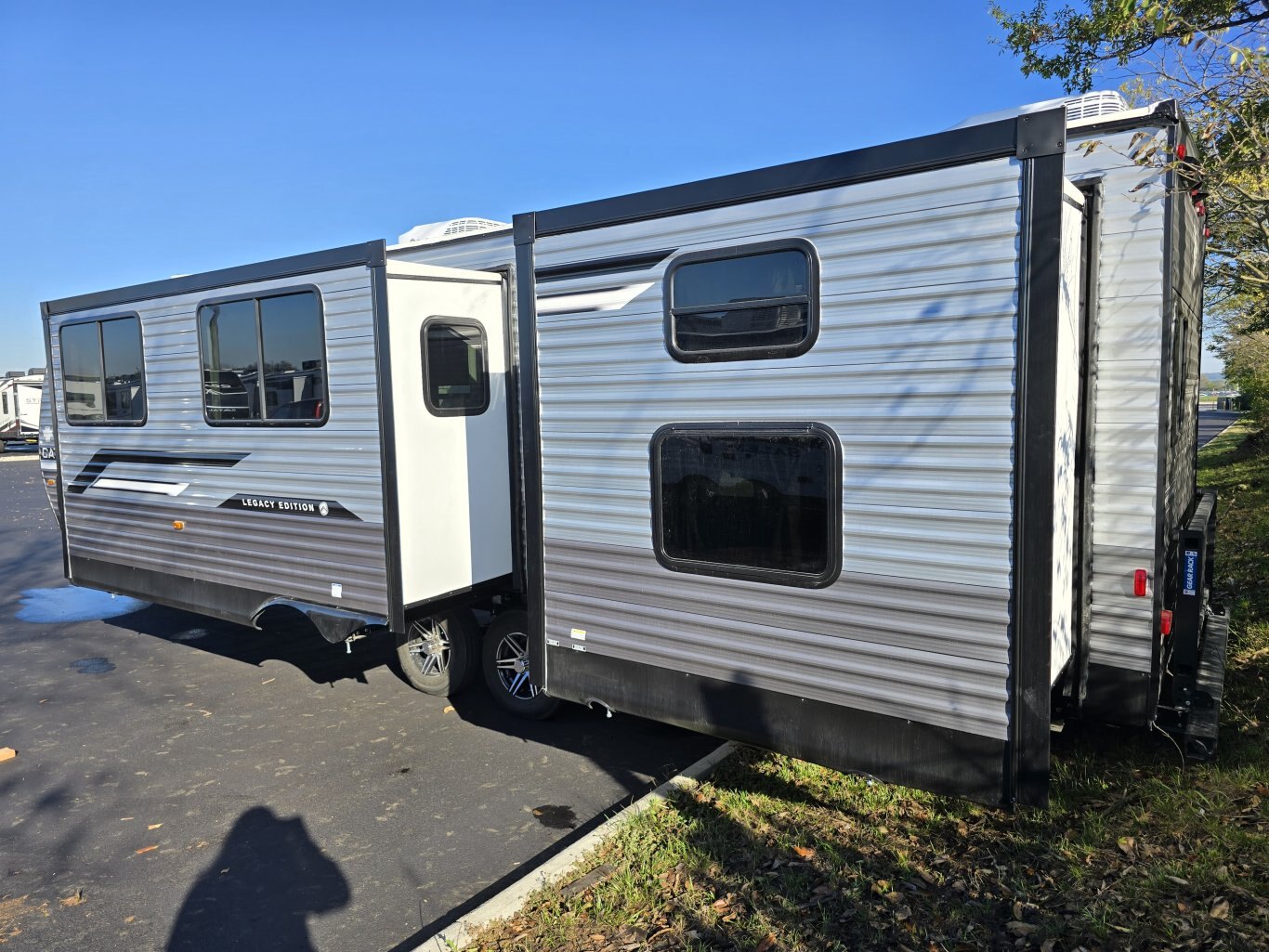 2025 Coachmen Catalina Legacy Edition 323BHDSCK