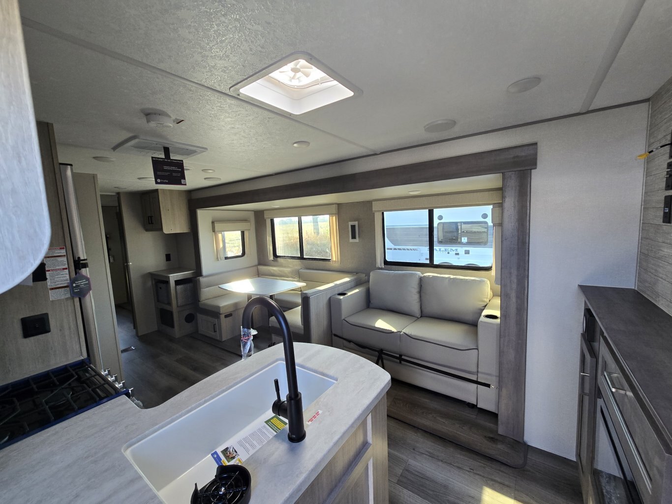 2025 Coachmen Catalina Legacy Edition 323BHDSCK