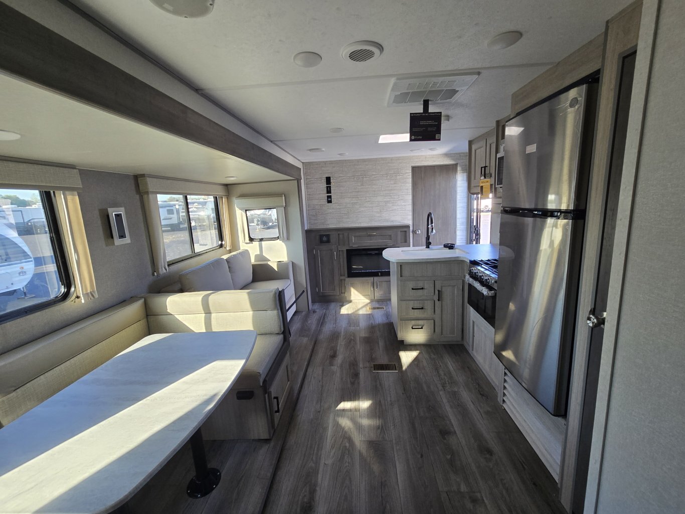 2025 Coachmen Catalina Legacy Edition 323BHDSCK