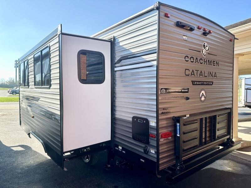 2025 Coachmen Catalina Legacy Edition 243RBS