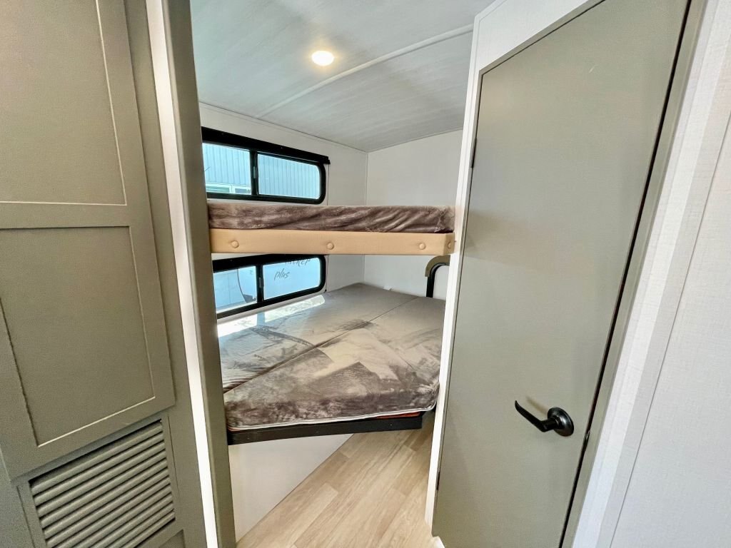 2025 Keystone Rv Bullet Classic 2290BH