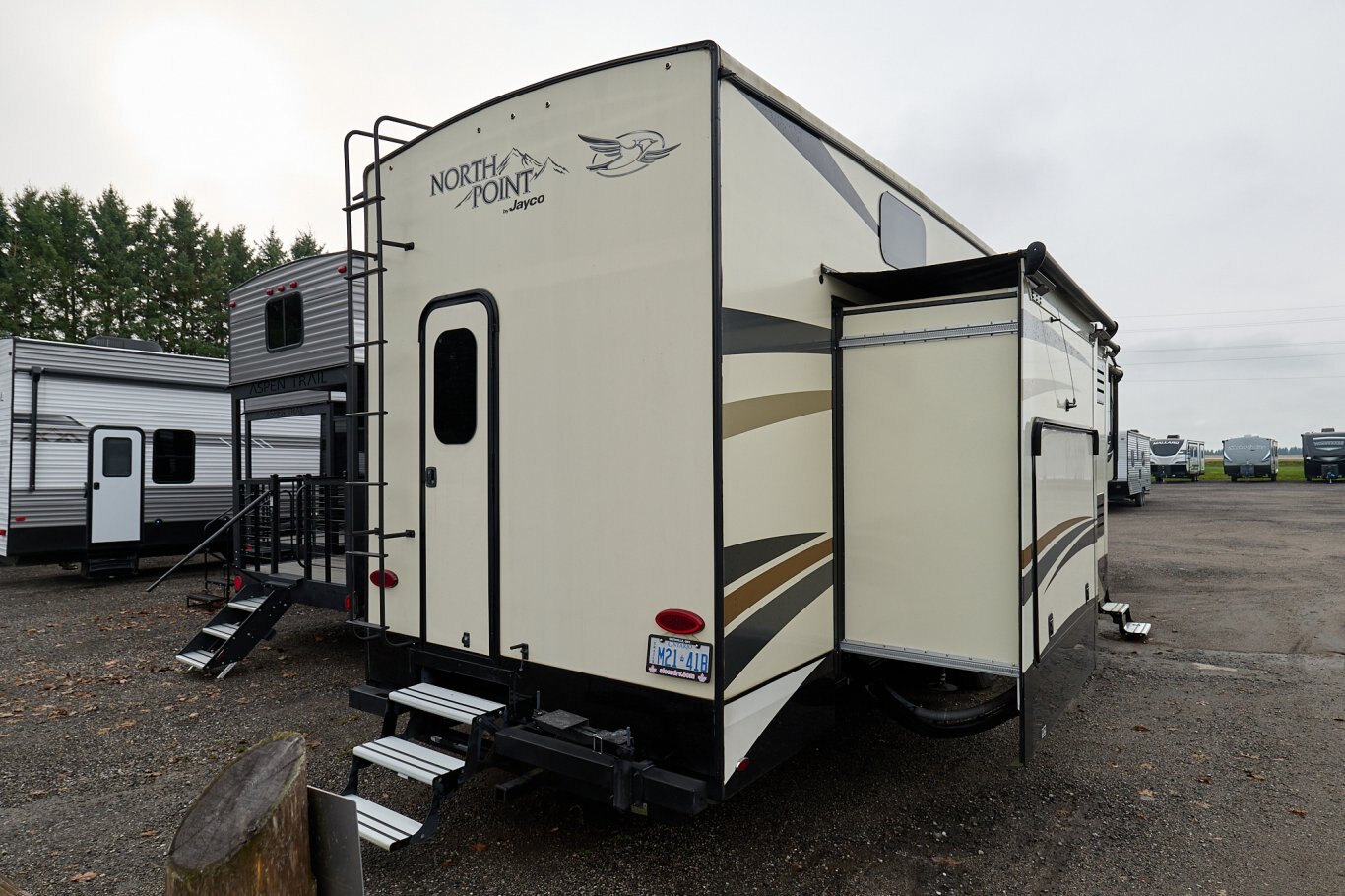 2017 Jayco North Point 379DBFS