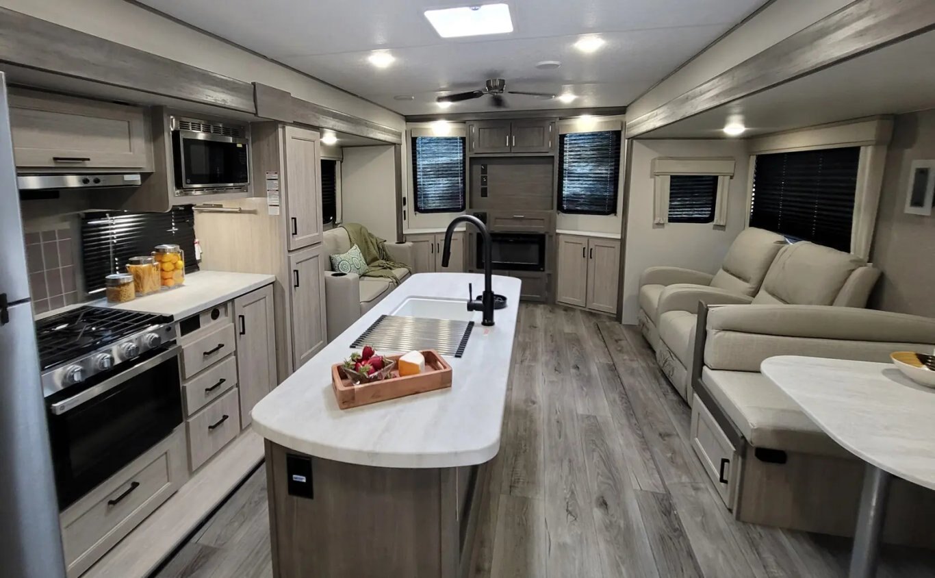 2025 COACHMEN CATALINA 39MKTS