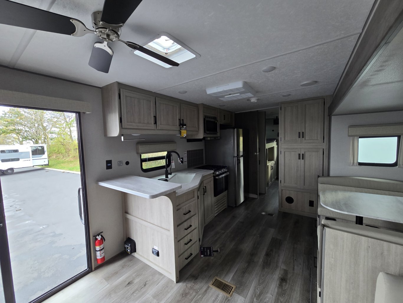 2025 COACHMEN CATALINA 40BHTS