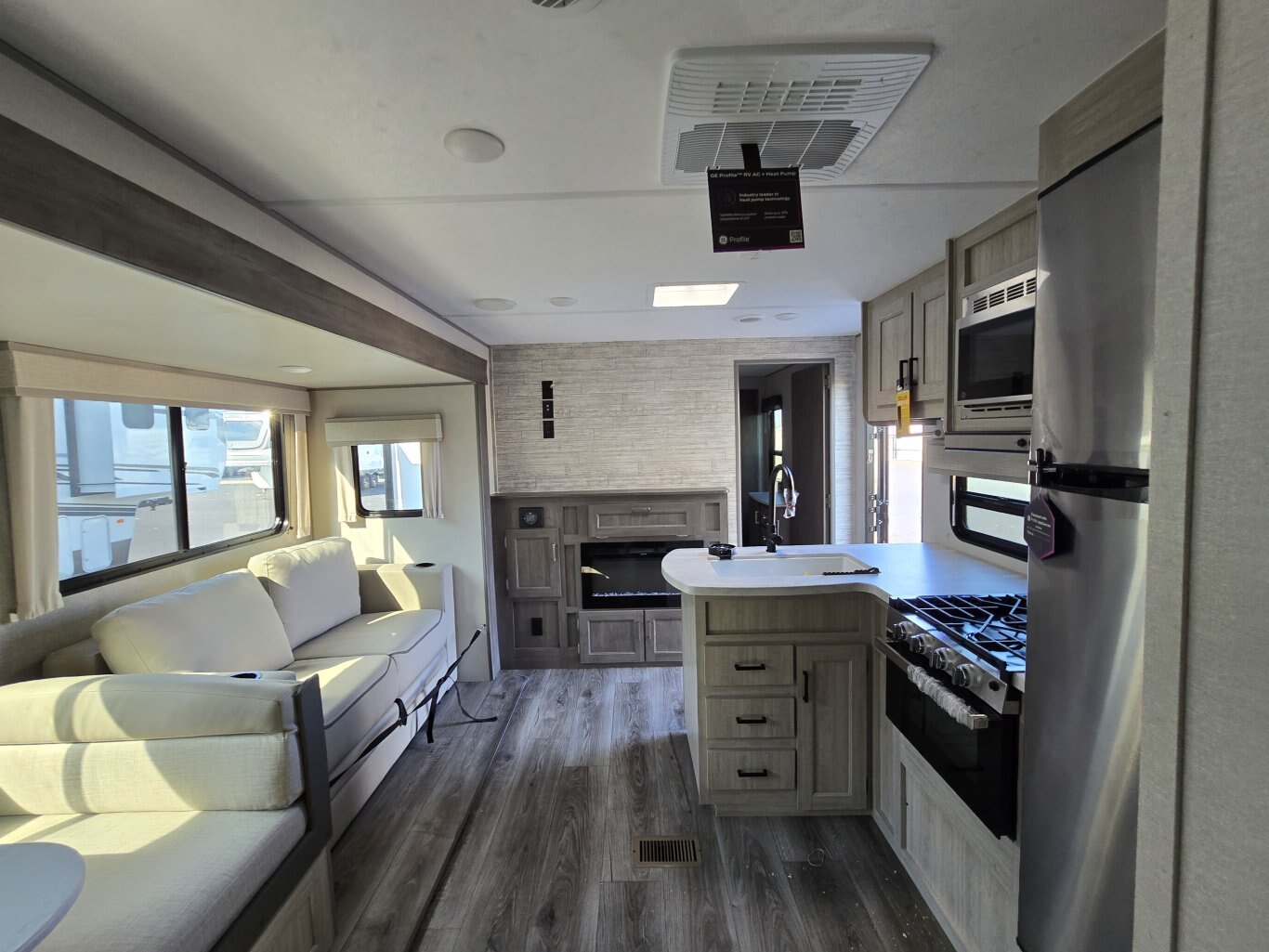 2025 Coachmen Catalina Legacy Edition 343BHTS