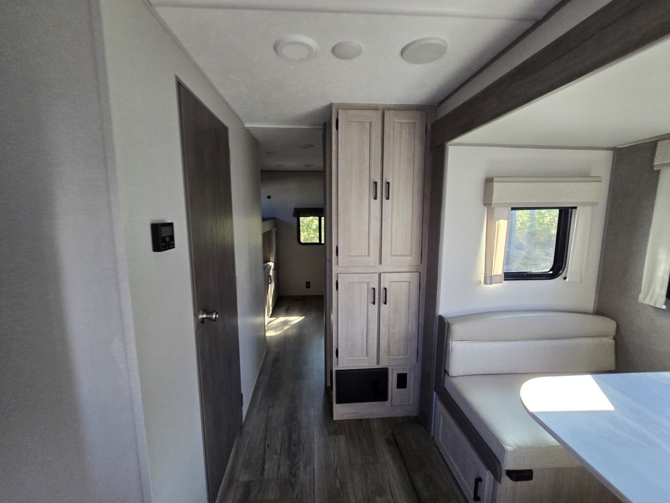 2025 Coachmen Catalina Legacy Edition 343BHTS