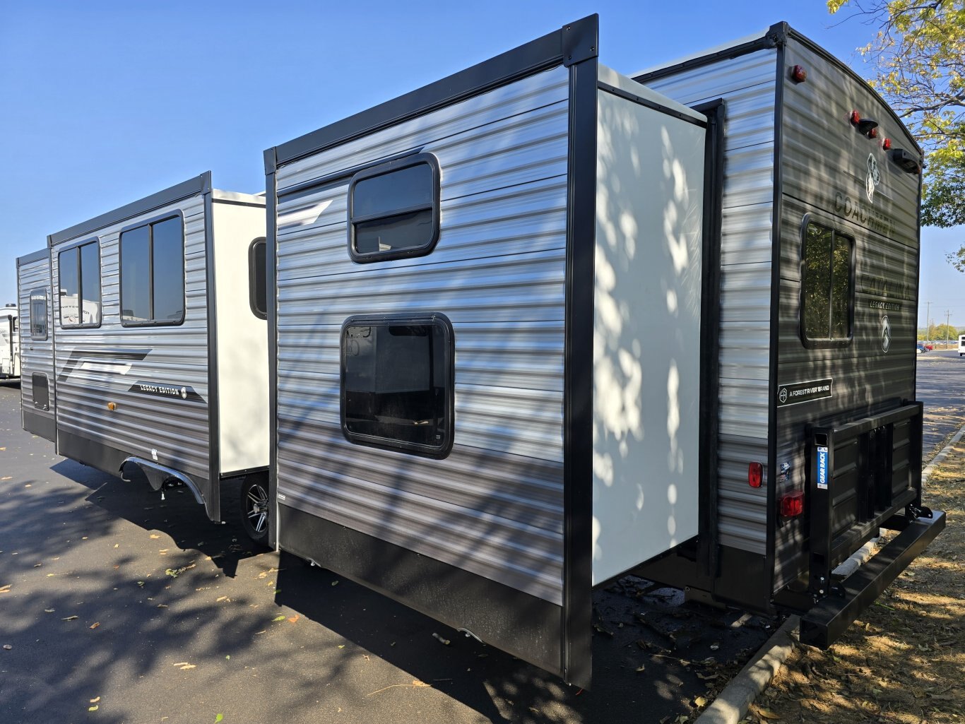 2025 Coachmen Catalina Legacy Edition 343BHTS