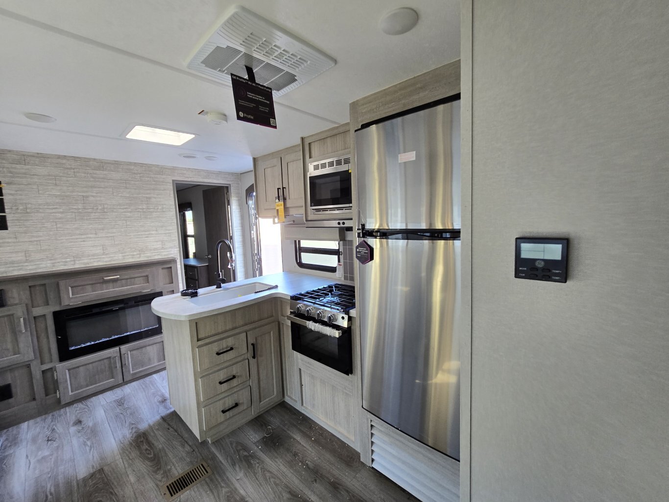 2025 Coachmen Catalina Legacy Edition 343BHTS