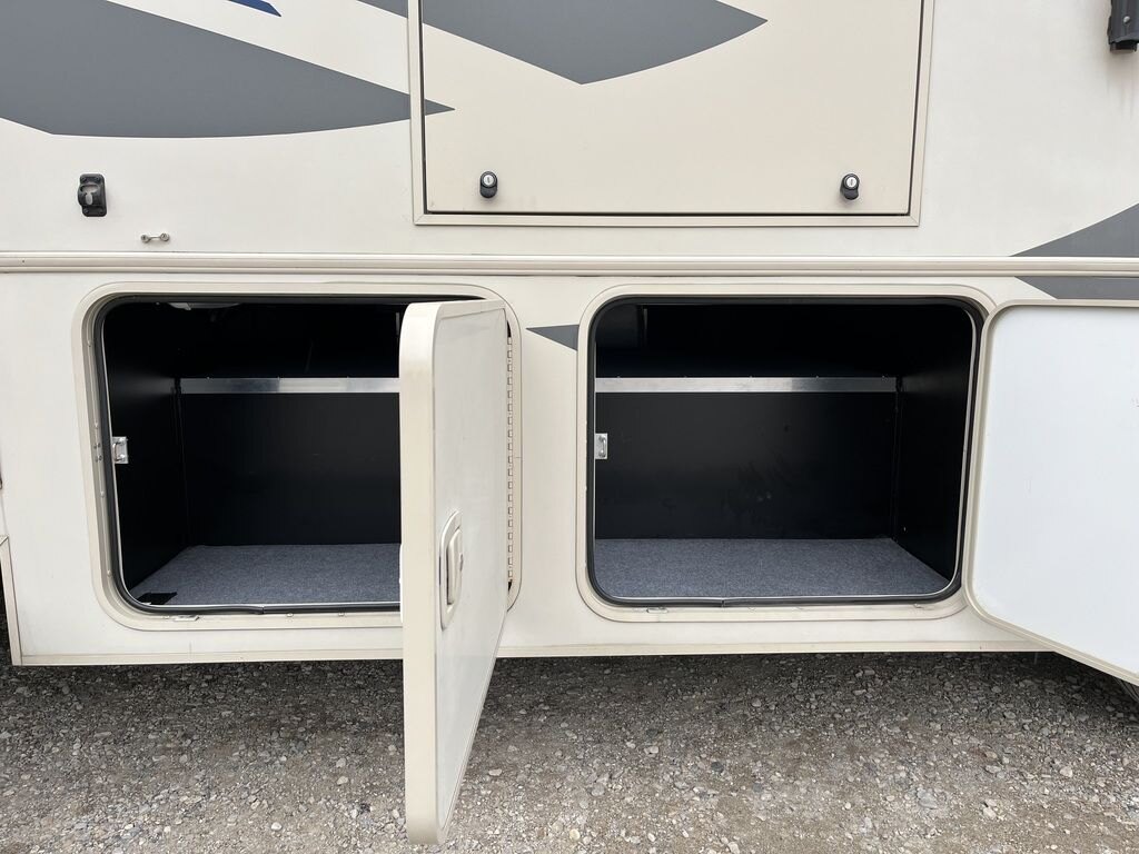 2018 Winnebago Sunstar 27PE