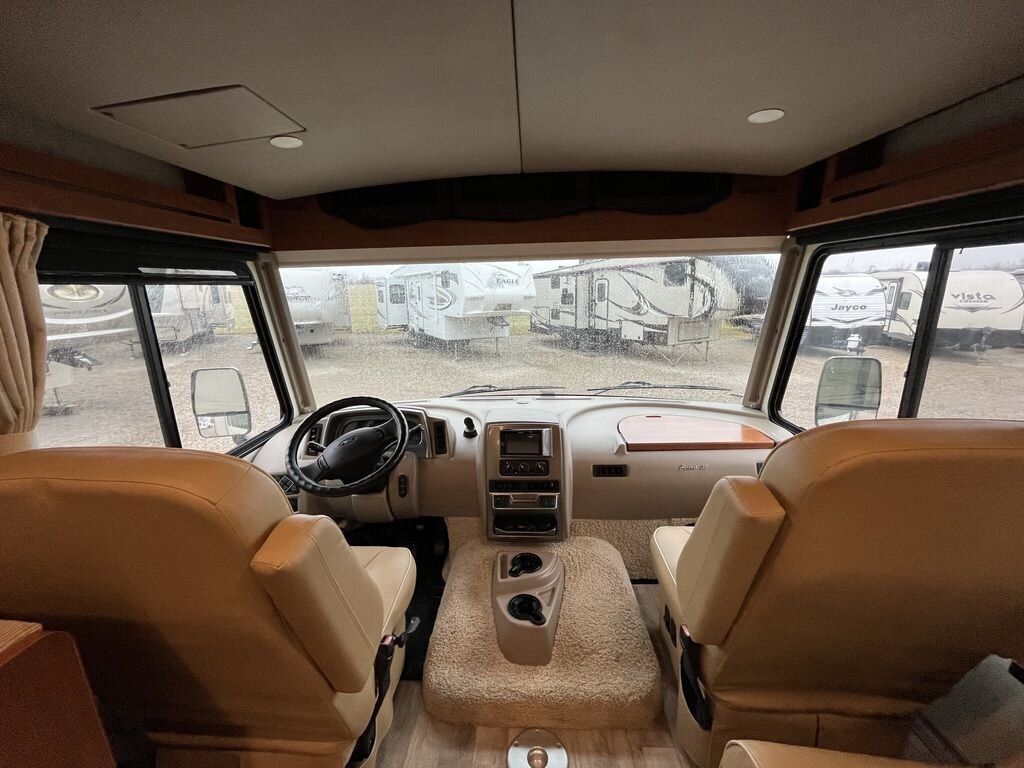 2018 Winnebago Sunstar 27PE