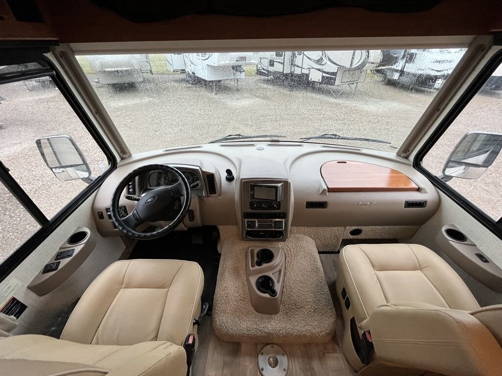 2018 Winnebago Sunstar 27PE