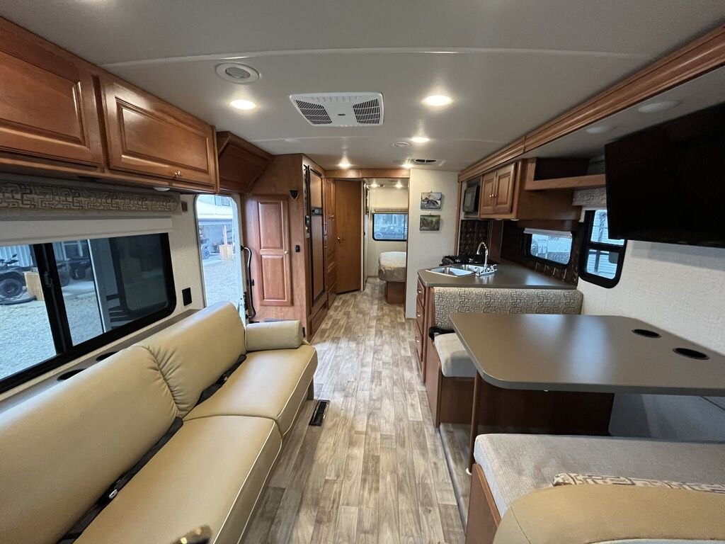 2018 Winnebago Sunstar 27PE