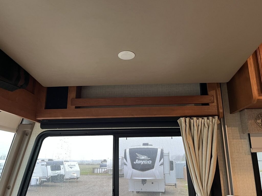 2018 Winnebago Sunstar 27PE