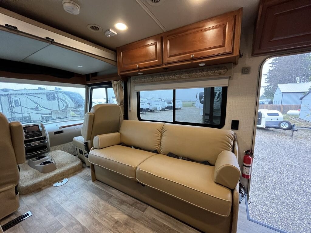 2018 Winnebago Sunstar 27PE