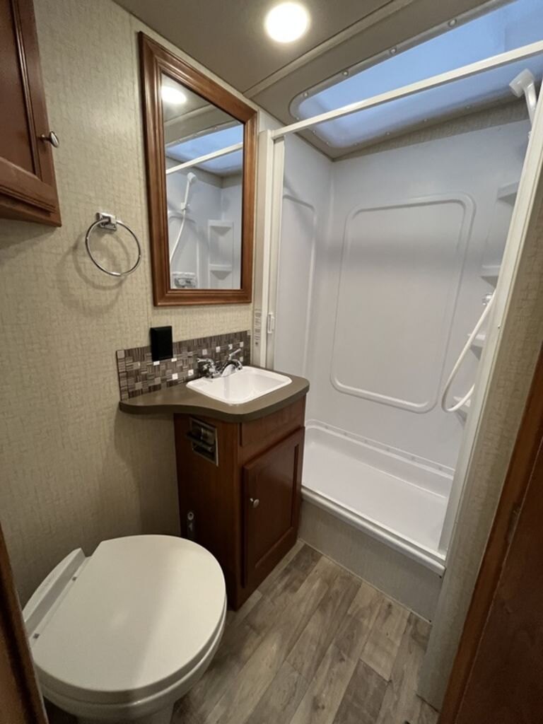 2018 Winnebago Sunstar 27PE