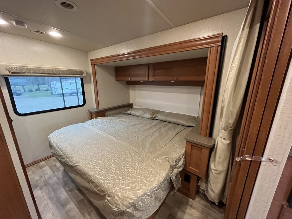 2018 Winnebago Sunstar 27PE