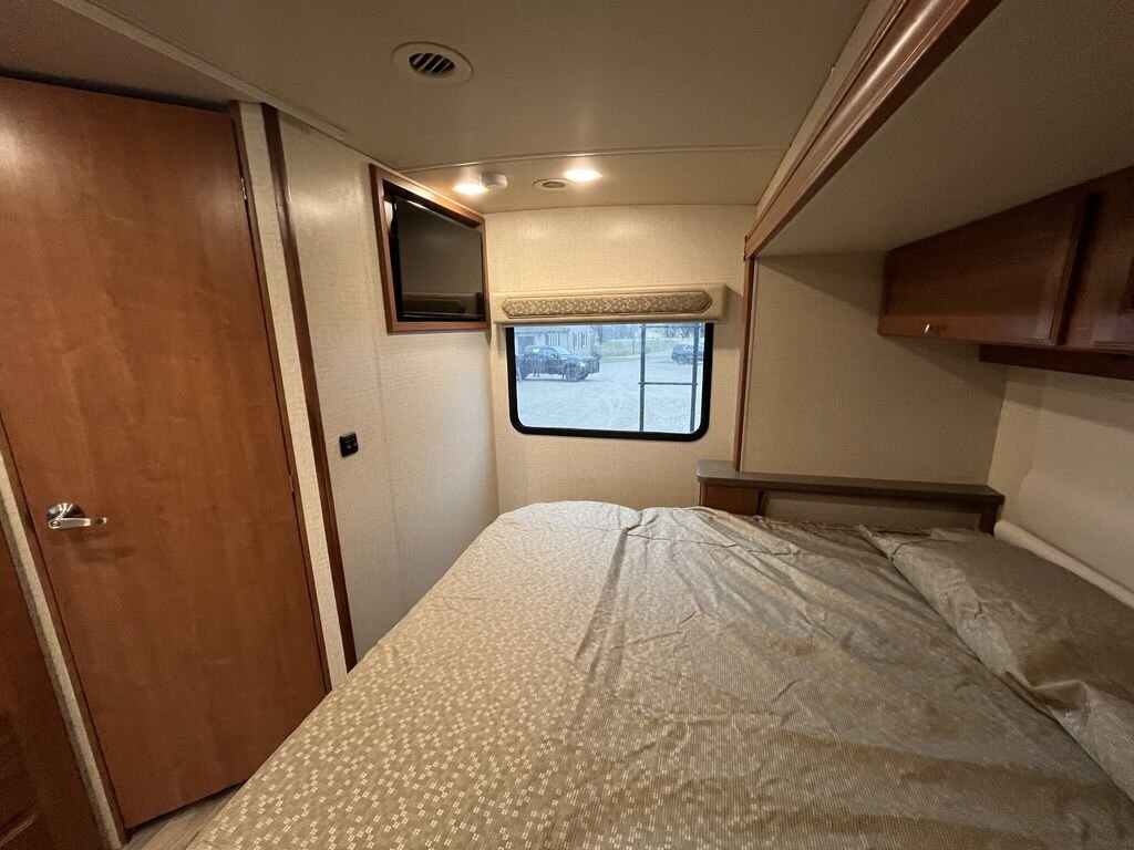 2018 Winnebago Sunstar 27PE