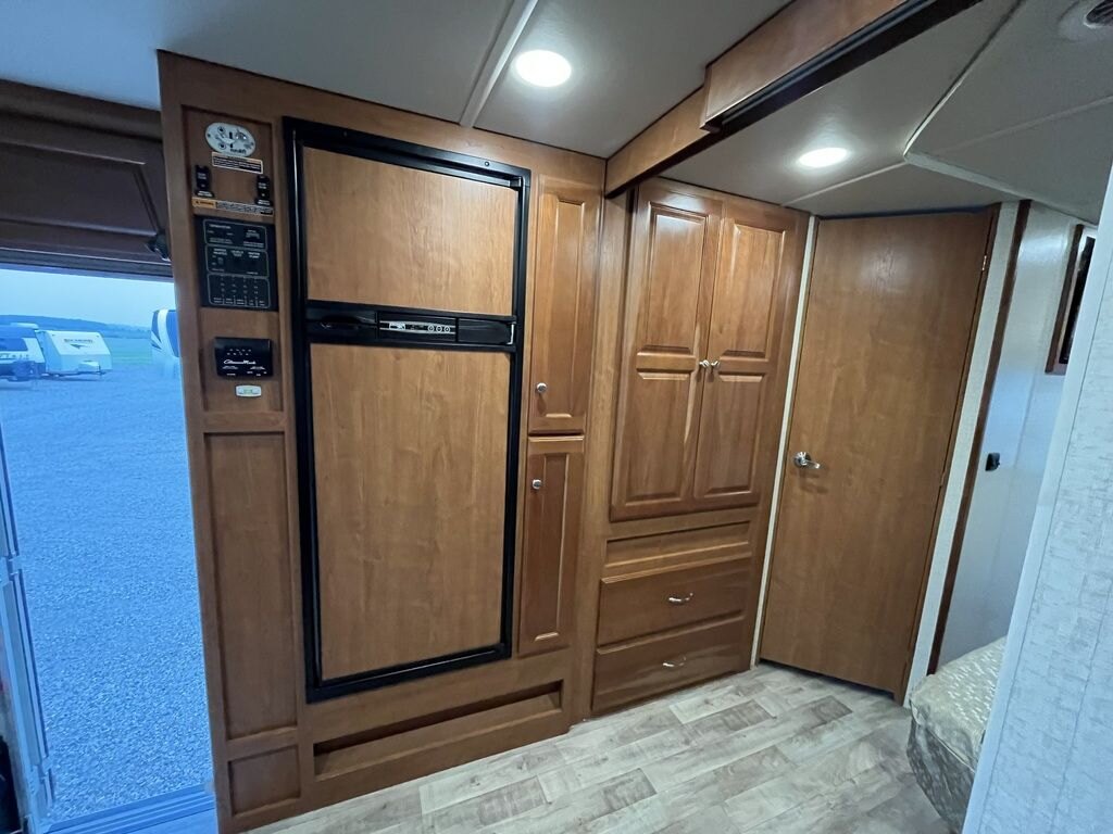 2018 Winnebago Sunstar 27PE