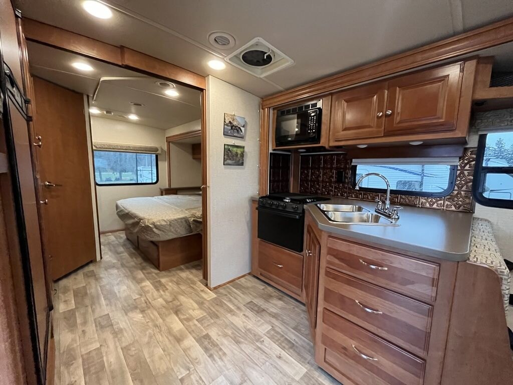 2018 Winnebago Sunstar 27PE