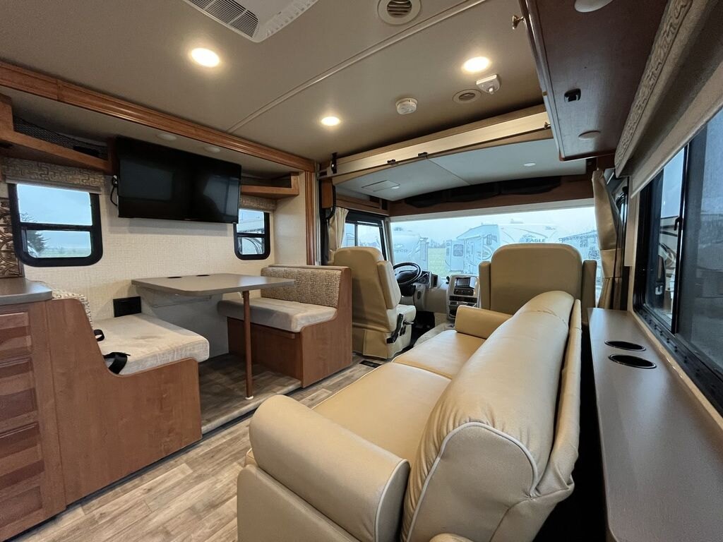 2018 Winnebago Sunstar 27PE