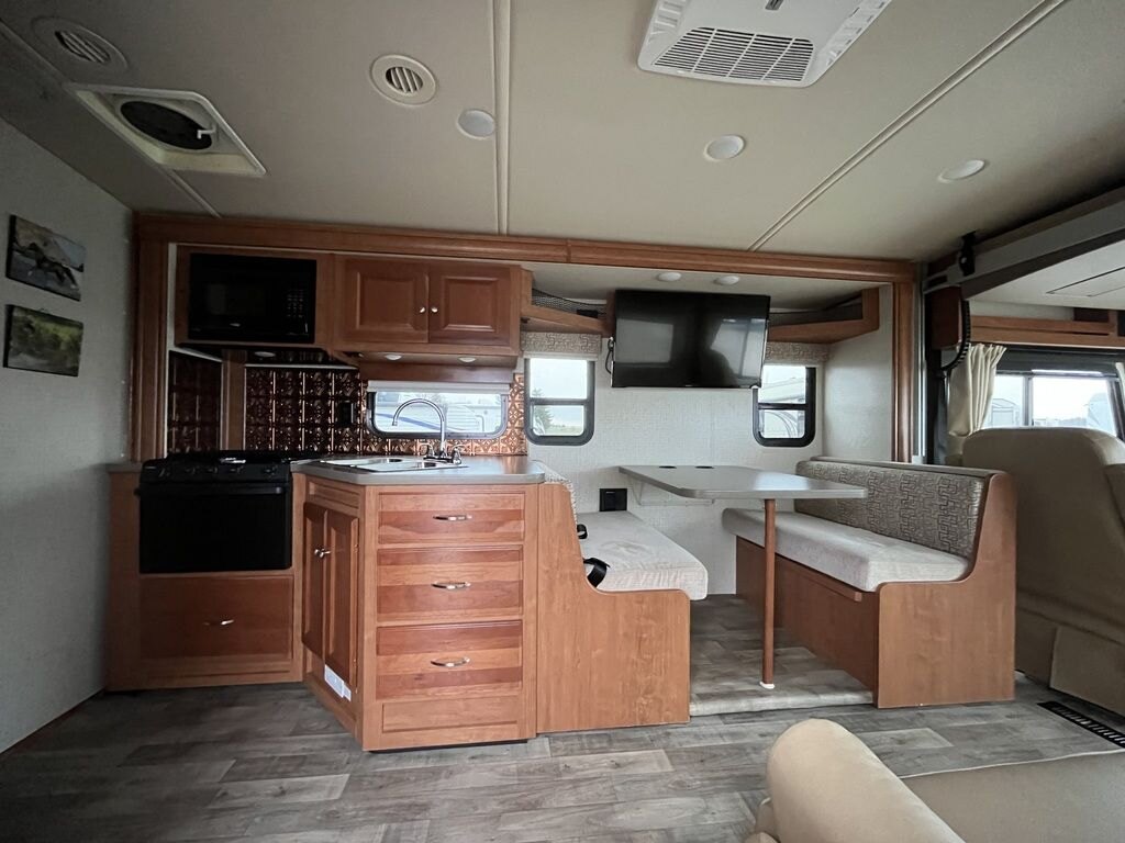 2018 Winnebago Sunstar 27PE