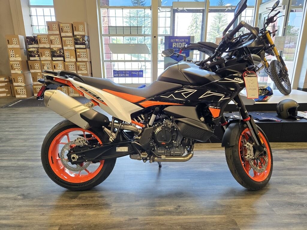 2024 KTM 890 SMT