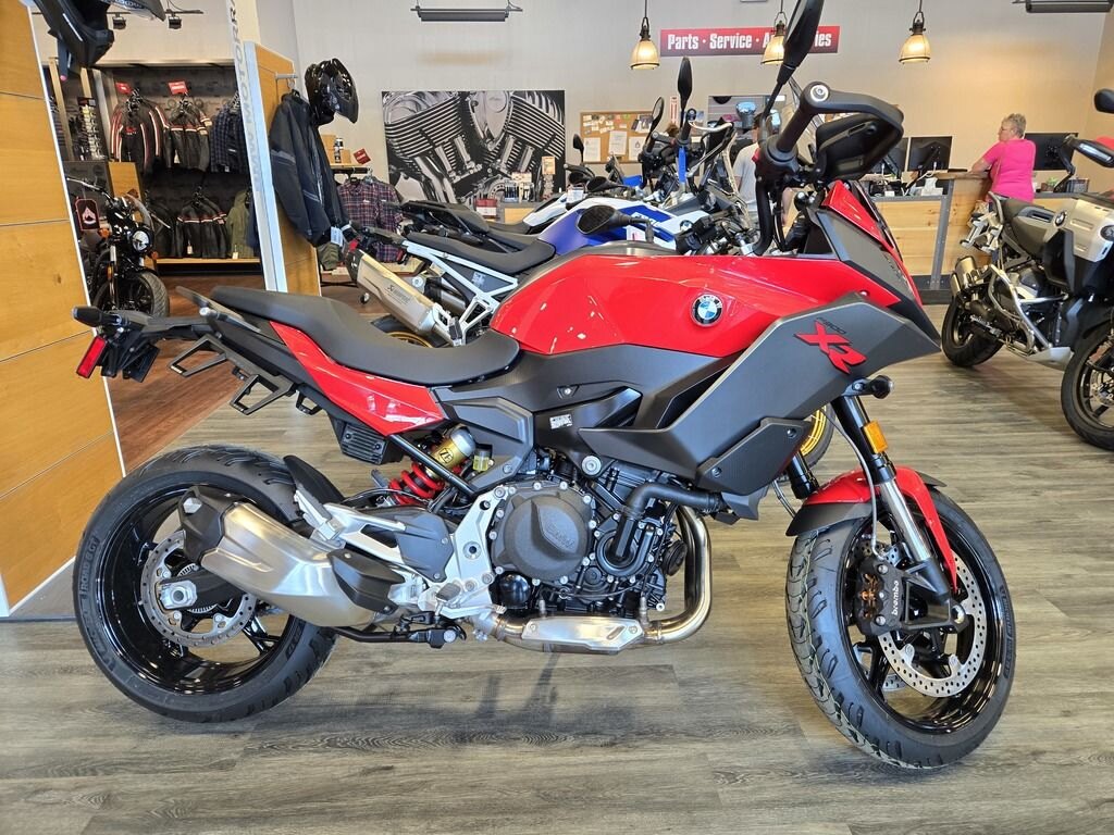 2025 BMW F 900 XR Racing red