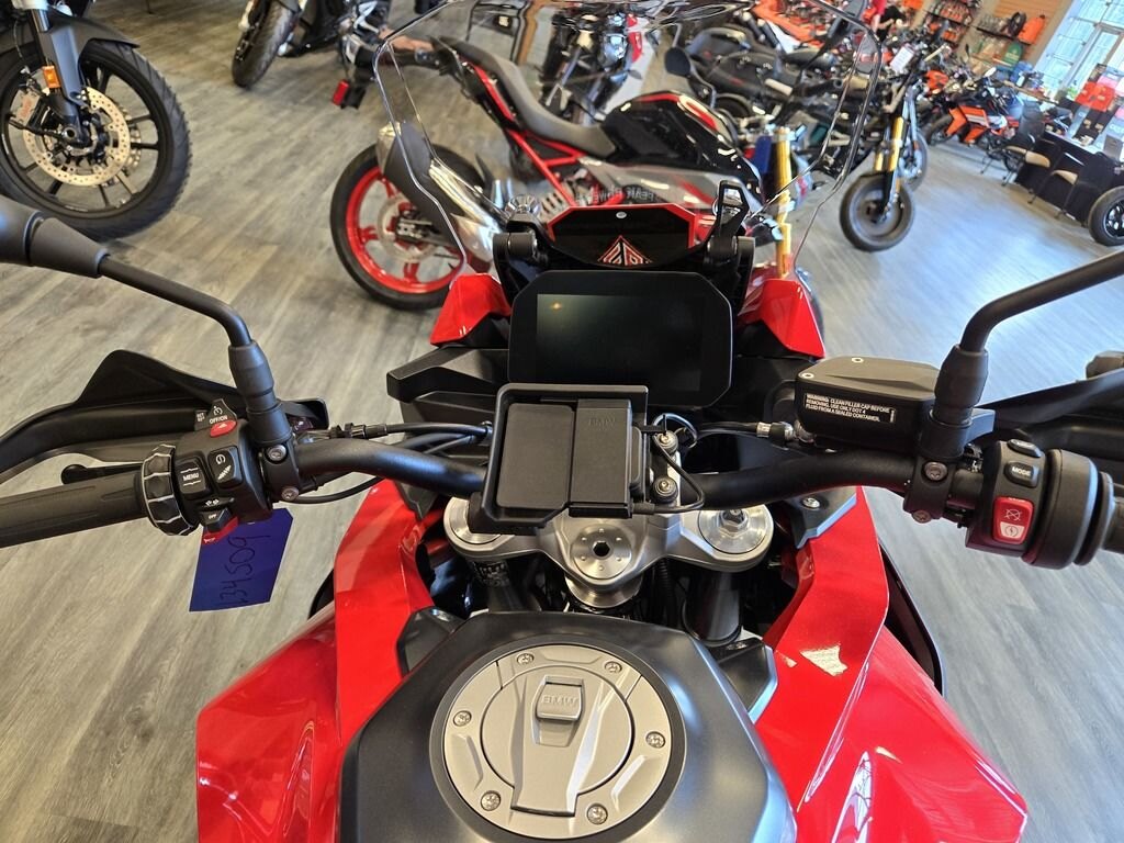 2025 BMW F 900 XR Racing red