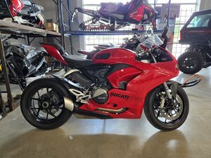 2022 Ducati Panigale V2 Red