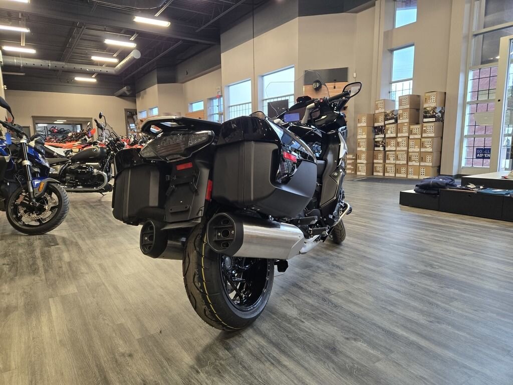 2026 BMW R 1300 RT Alpine White 3