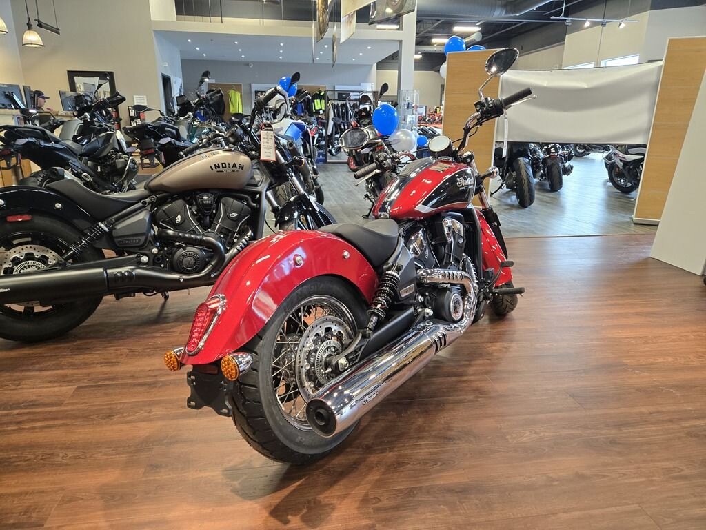2026 Indian Motorcycle Challenger Dark Horse 112 Powerband Audio Black Crystal w/Black Metallic & Championship G