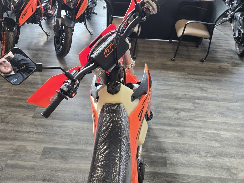 2026 Ducati Streetfighter V2 Red