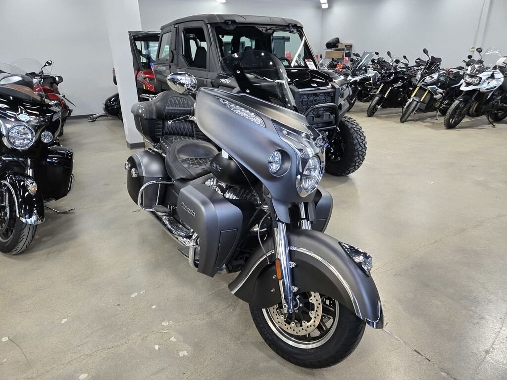 2019 Indian Motorcycle Roadmaster Steel Gray Smoke / Thunder Black Smoke