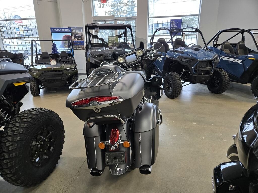 2019 Indian Motorcycle Roadmaster Steel Gray Smoke / Thunder Black Smoke